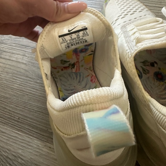 Women nike 270s - Picture 2 of 5